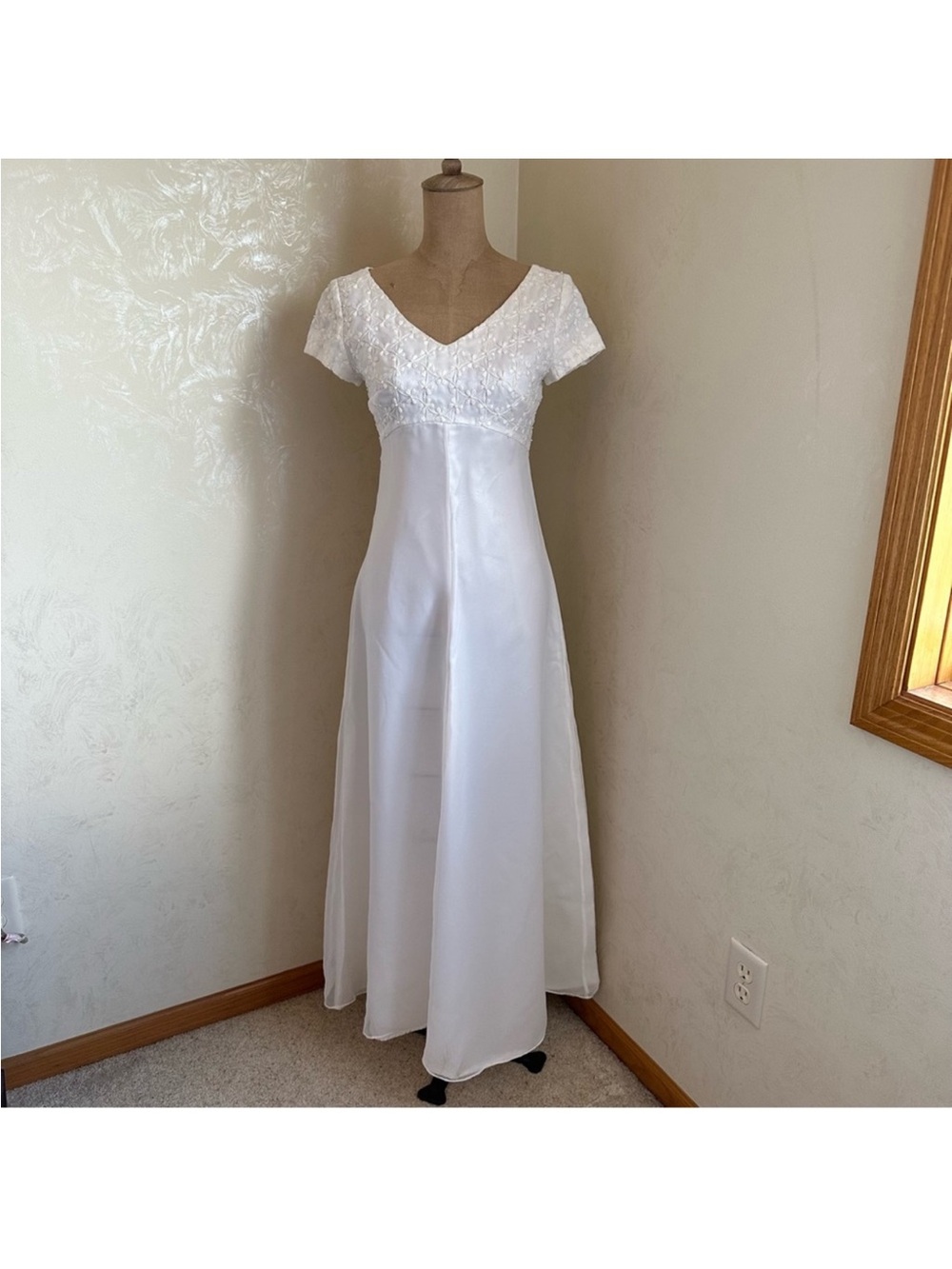 Vintage 90s Dress. Boho White Floral Classic Empire Waist. Wedding Dress - Picture 5 of 13